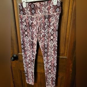 Victoria Secret sport snakeskin legging maroon